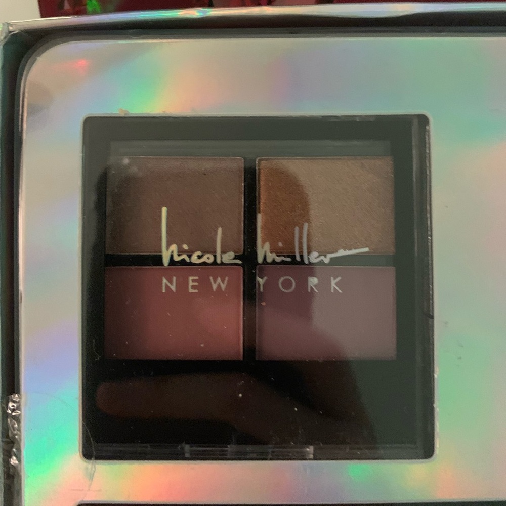 Nicole Miller Ultimate Cosmetic Collection - Picture 8 of 10